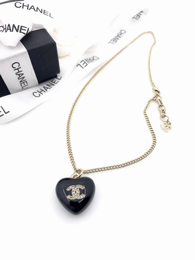 Chanel 最新款爱心项链 一致Z批黄铜材质