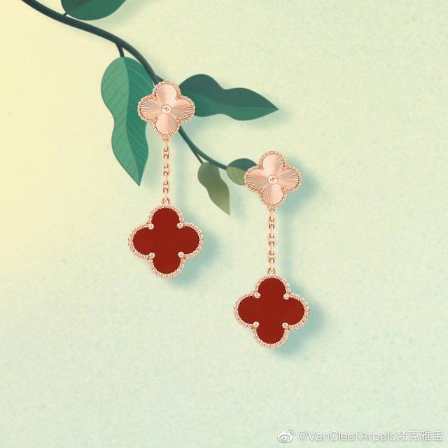 耳拍美弊了Van Cleef &Arpels梵克雅宝 镭射+红玛瑙 四叶草最新款双花耳拍电镀18K金工艺 专柜版本 一比一质量超强保色做工精致 爆款 爆款实拍原