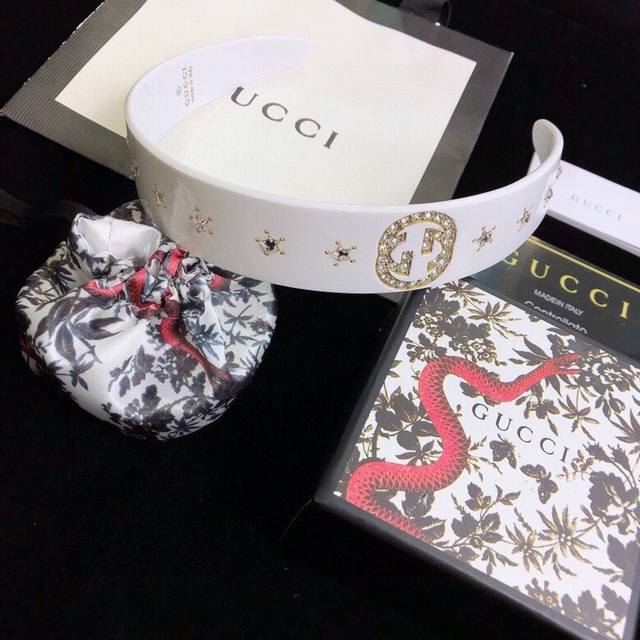 Gucci 20秋冬新款星星水钻双G白色树脂发箍 发夹 镶嵌水钻 Blingbling Vintage复古风十足～ 闪亮简洁百搭 两色出货#