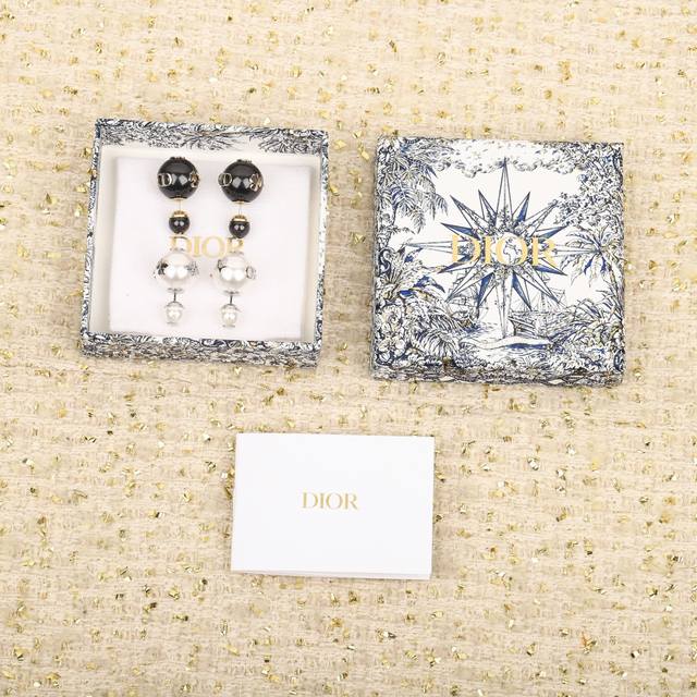 208620 我们出品 Zp9620，量大咨询客Fu D多配件黑珍珠耳钉 一眼心动的款式，一对耳环多种佩戴效果，真心太赞啦这个设计绝对的性价比之王！超级清爽的银