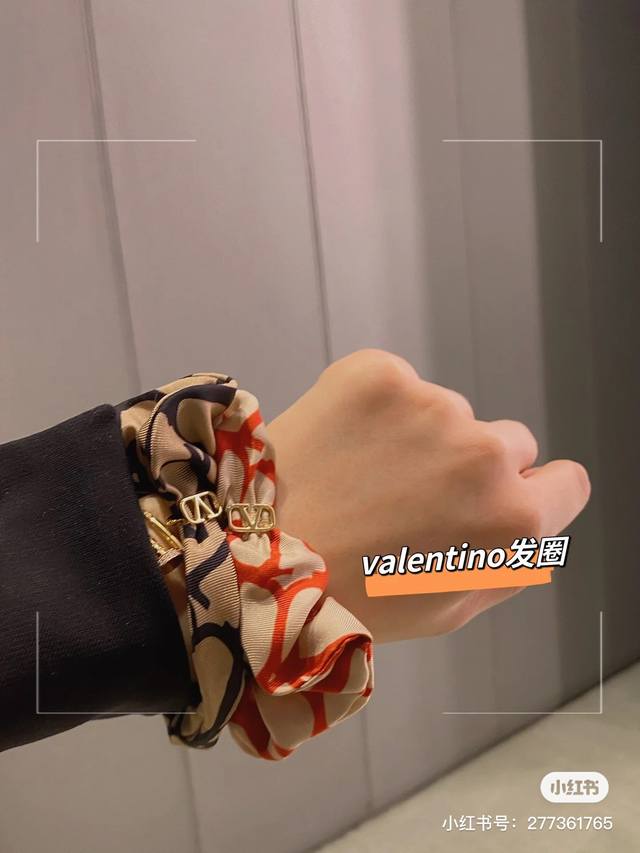 Valentino 华伦天奴 发圈重磅新品火爆网络来了 简约大方 时尚百搭