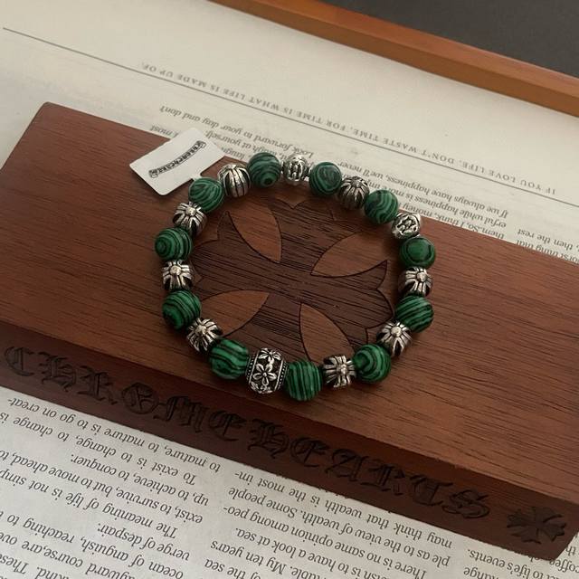 新款 专柜品质 Chrome Hearts克罗心 经典复古孔雀绿*多元素手链 凹凸造型不同的花纹设计风格呈现出与众不同 十字架童军花是克罗心的标志 所以更经久不