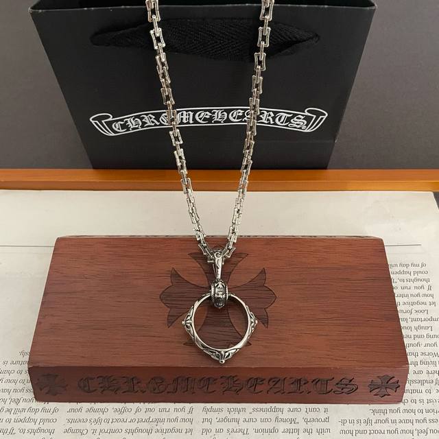 新款 专柜品质 Chrome Hearts克罗心 经典复古竹节项链 双环吊坠 凹凸造型不同的花纹设计风格 呈现出与众不同 十字架 童军花是克罗心的志 所以更经久