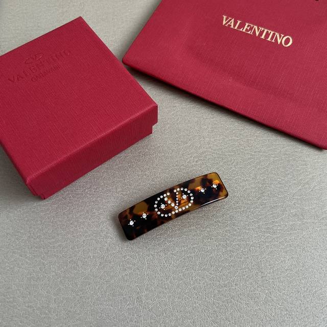 Valentino 华伦天奴 发夹重磅新品火爆网络来了 简约大方 时尚百搭