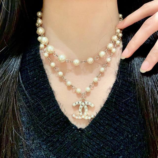 Chanel香奈儿 中古 字母项链小香家的款式真心无需多介绍每一款都超好看，精致大方，非常显气质.