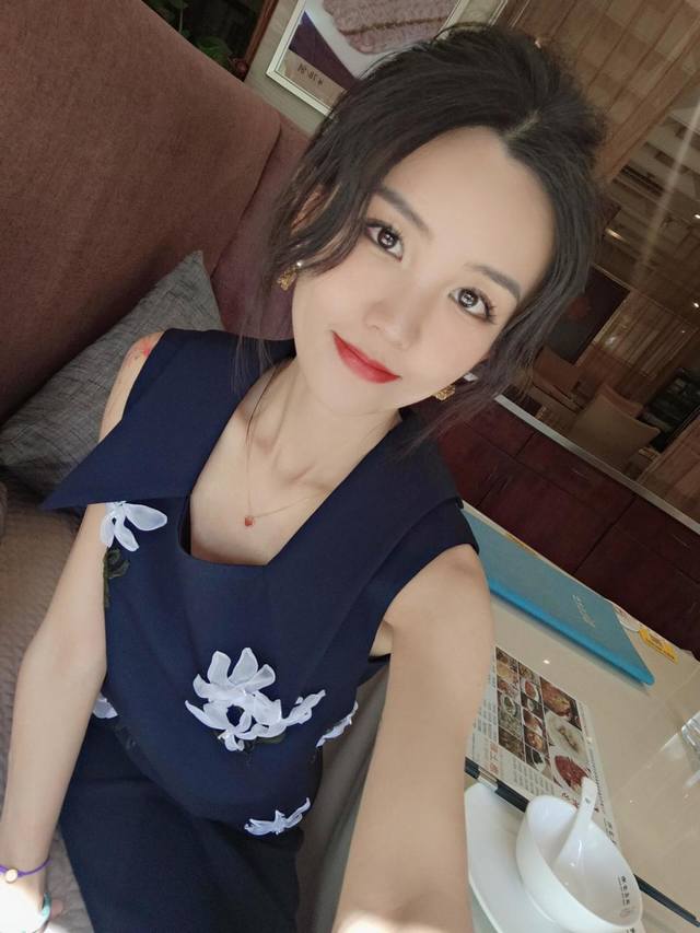 我们出品 Zp6890！量大咨询客Fu Dor牡丹花珍珠耳环 25秋季系列超难做的牡丹花！前后改了一个半月，最终花瓣的线条、层次非常完美了！太精致了！牡丹花造型