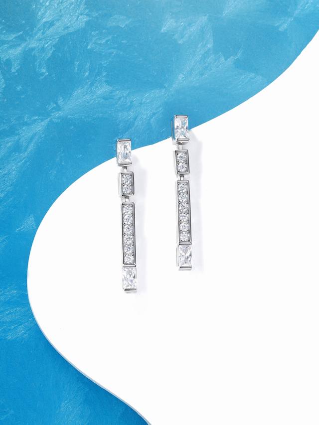 我们出品 量大咨询客Fu 彩宝系列-钻石耳钉 重工版本，非市面轻工版，通体925纯银耐磨保色度行业最新配方优金电镀！人无我有！对标高级珠宝工艺！全部是一致真金真