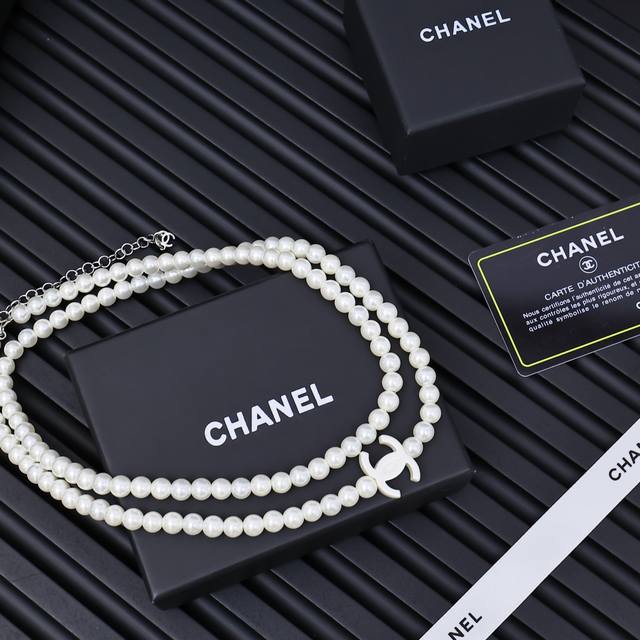 Chanel25C的珍珠长项链太美了 很少买长项链 这条真的很气质很时髦也不老气感觉能戴到老 很好搭配 感觉后面搭西装都会很帅