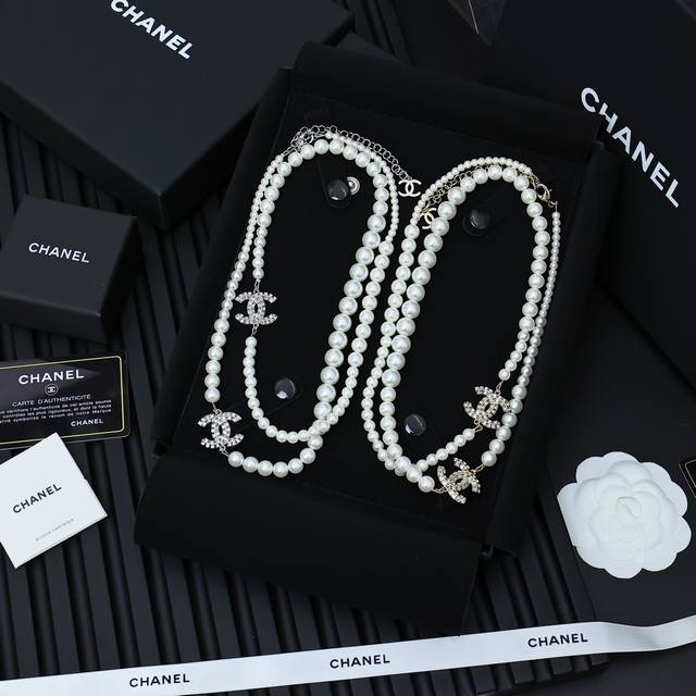 Chanel双C方钻珍珠毛衣链 一眼心动的项链戴上好绝~ 心动一万遍的宝藏饰品，财阀千金既视感条显贵氛围感拿捏超温柔的珍珠项链真的爱了