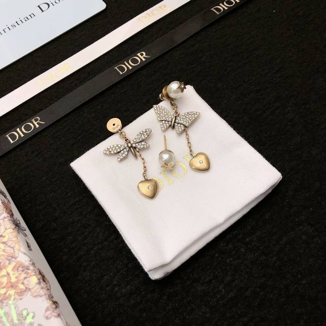 Dior 迪奥 满钻Jadior字母耳钉 专柜新款上市 美得不要不要的 唯美 浪漫 人手必备款 火爆小红书 精选Zp一致材质 超 Nice