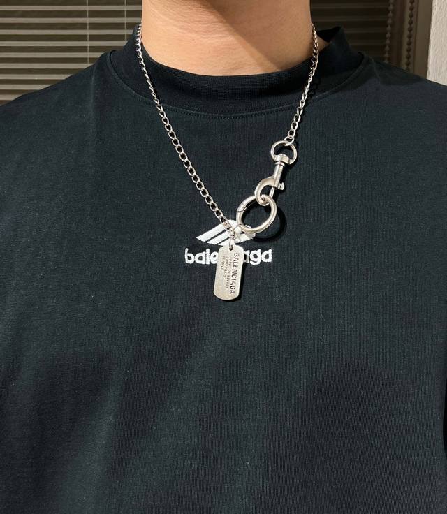 原单货新品 巴黎世家 项链 钥匙扣 两用 Balenciaga 做旧款专柜一致 黄铜材质 古金电镀 火爆款出货 设计独特。
