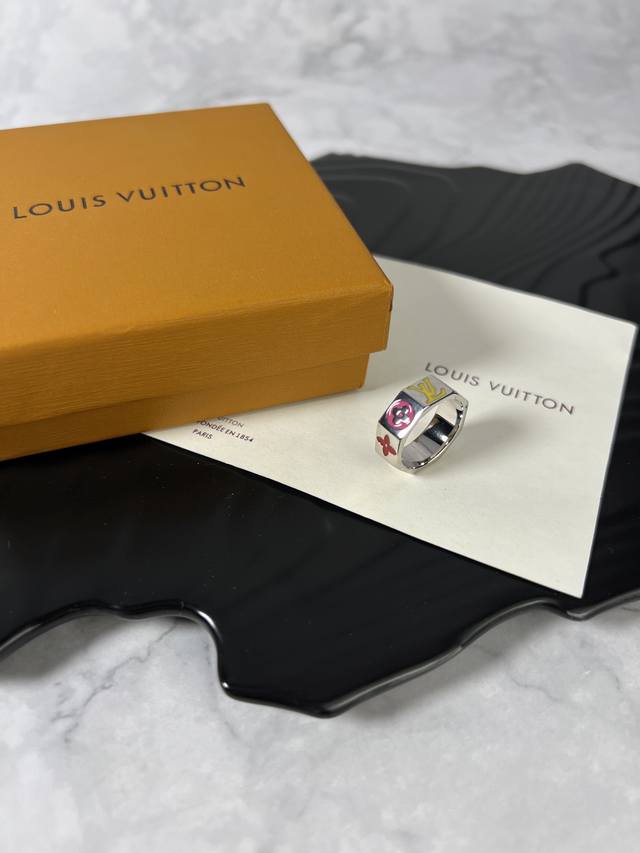 Lv 骰子戒指