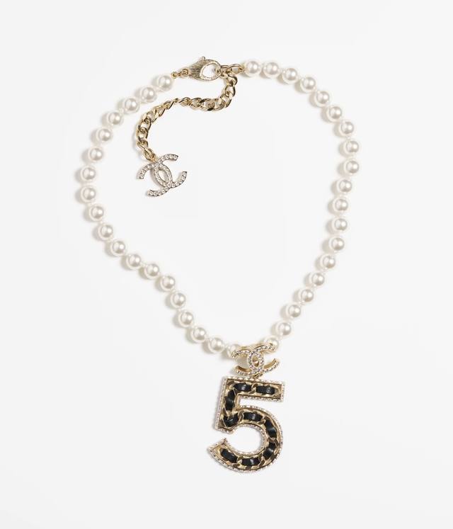 Chanel 五号数字镶钻 穿皮珍珠项链