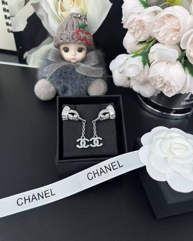 Chanel 银色满钻双C小鸟 耳环