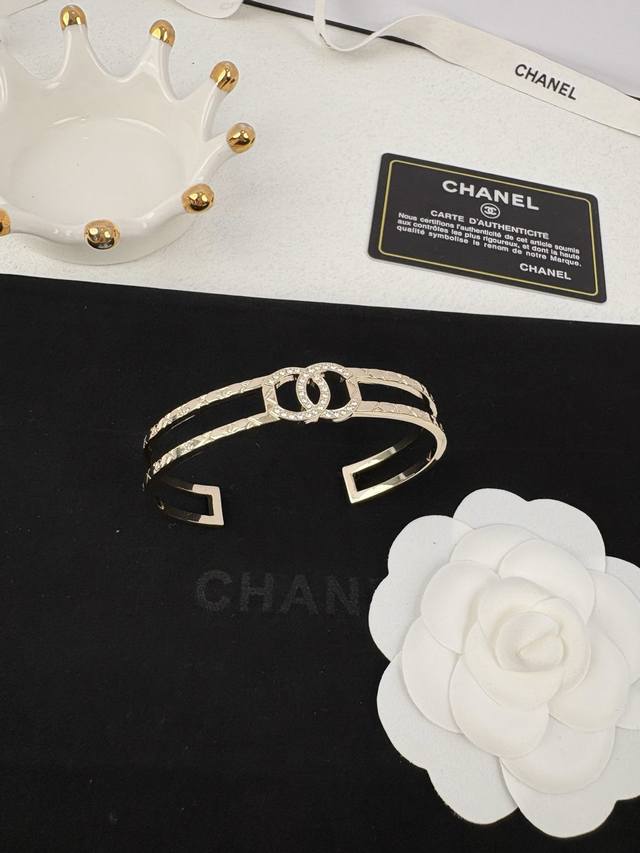 Chanel 菱格纹 双C满钻 金色 开口手镯