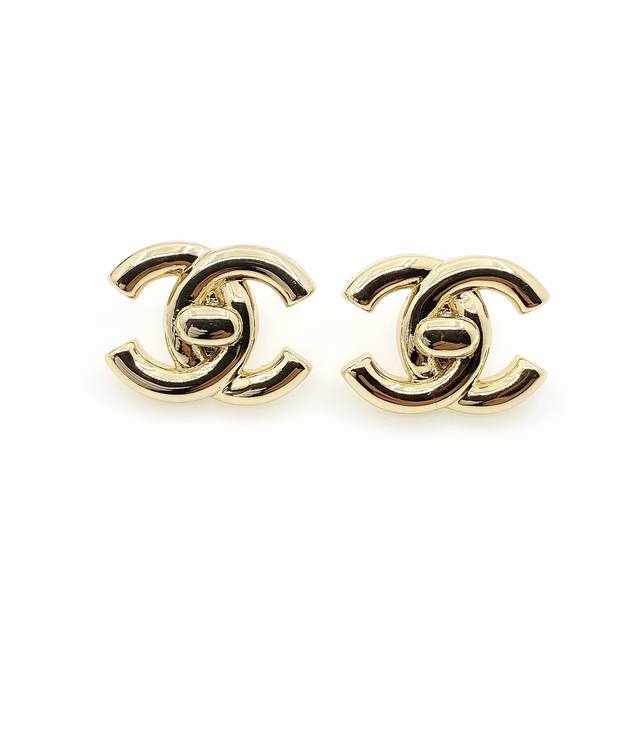 Chanel 新款Cc耳钉 一致Zp黄铜材质