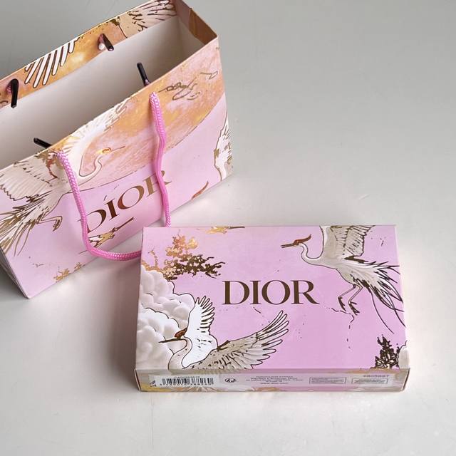 高端品质 迪奥变色唇膏小样五件套！内含：1.5G*5。色号：000-00 04-Dior8-038。