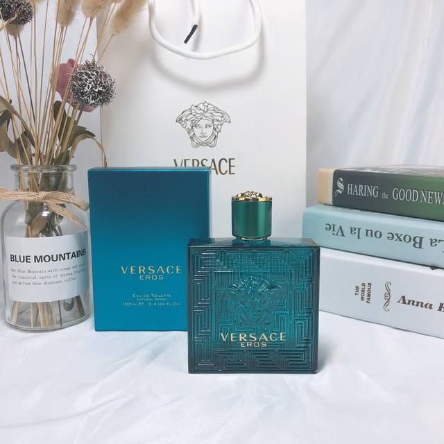原单品质 Versace范思哲爱罗斯爱神之水男士淡香水 Ml，香调：馥奇香调前调：薄荷 苹果 柠檬中调：顿加豆 老鹳草 降龙涎香醚后调：香草 香根草 橡木苔 雪