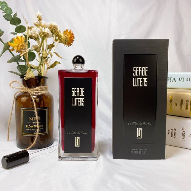 高品质 芦丹氏柏林少女浓香水 Ml 卢丹氏 Serge Lutens La Fille De Berlin 香调:东方花香调 前调:玫瑰老鹳草 中调:玫瑰草 后