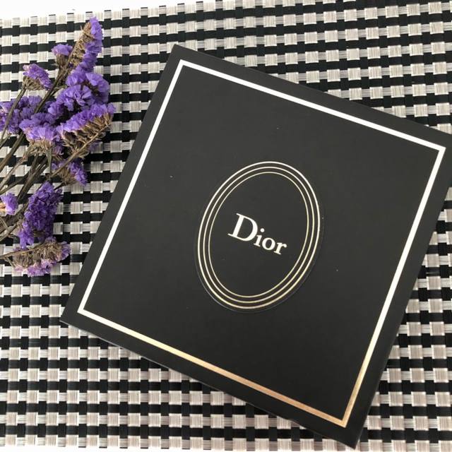 专柜品质 迪奥 Dior香水Q版套装 3件套套装包含 真我浓香5Ml＋花漾甜心5Ml＋粉魅5Ml 1真我香味介绍 香调 优雅花香调 前味 常春藤叶、柑桔果、黄兰