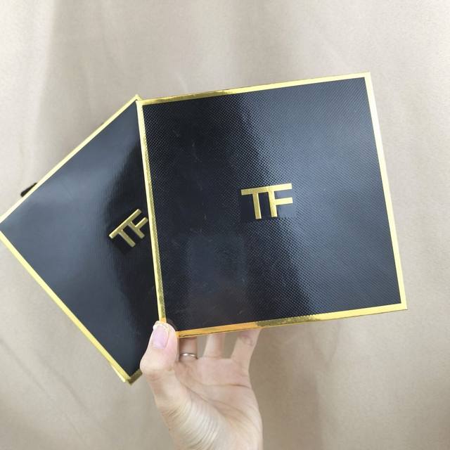 专柜品质 Tf香水小样4件套 黑盒专柜品质Tf黑色礼盒香水小样4件套 Tf汤姆福特高档礼盒香水四件套，配专柜礼袋，Q版香水，4款超级迷你热门款香味7.5Ml×4