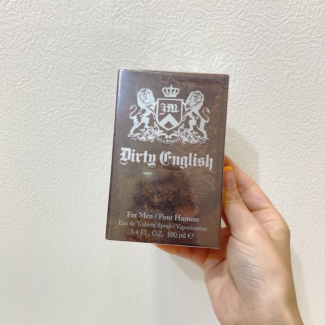 专柜品质 雅痞橘滋脏话香水 Ml微药感皮革乌木男孩动了情的痞子 理想男朋友的味道 又坏又温柔的男朋友的味道 香水如烈酒一样的颜色，表现坏男人的香氛 活得艰辛、活
