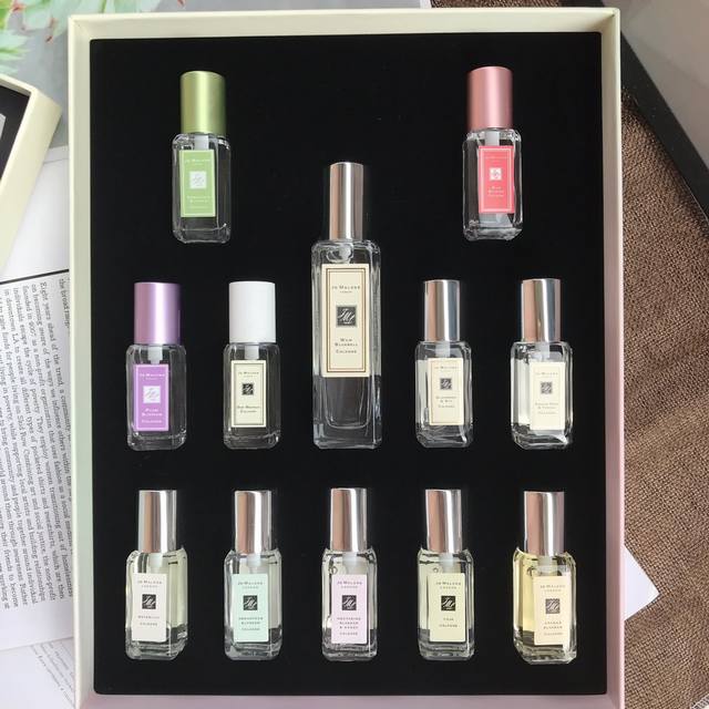 专柜品质 2630年限定Jo Malone祖马龙The Blossoms 限量花园系列 一生挚爱礼盒！花园秘境限量版香水套盒*12件套 味道分别为：蓝风铃*30
