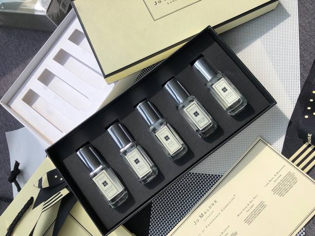 专柜品质 Jomalone 祖马龙女士香水五件套 五只味道分别有： Orange Blossom-橙花香水 English Pear &Freesia-英国梨和
