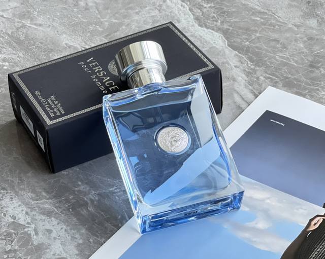 原单品质 名不虛传范思哲 同名经典 Versace Pour Homme斩女香 闻起来犹如地中海阳光的味道～ 热情又充满活力男朋友的味道，女生都超爱的一款香～令