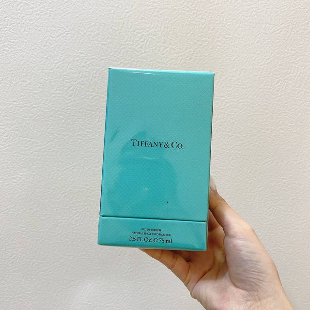 专柜品质 蒂芙尼钻石同名香水75Ml 颜值和香味都在线的一款网红香前调：橘子,香柠檬,柠檬中调：鸢尾花,黑加仑,桃子,玫瑰后调：广藿香,麝香初闻的空灵感一下子迷
