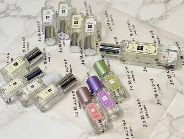 专柜品质 Jo Malone祖马龙 限量花园系列一生挚爱 花园秘境限量版香水套盒*12件套 味道分别为:蓝风铃*30M~白莲花,桂花,雪柚,橙花 杏桃花,合欢花