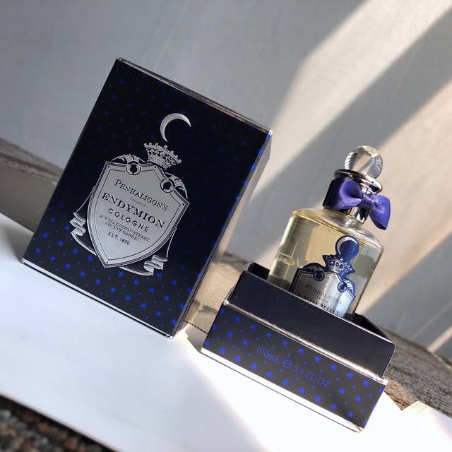 专柜品质 牧羊少年 Penhaligon's Endymion 这支香水寓意来自于一个故事，牧羊少年的故事是这么说的：在某个宁静的夜晚，当月亮女神塞勒涅驾着马车