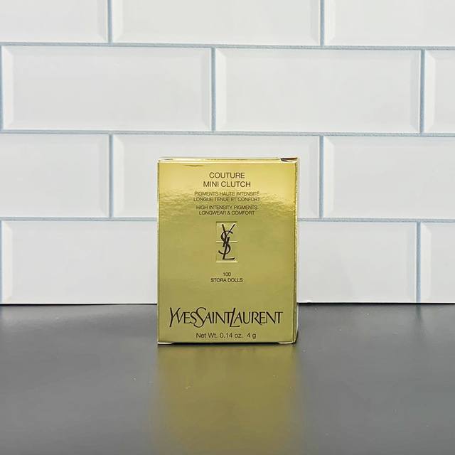高端品质 可报中文标，细节全对版，味道对香，市面最高版本，非流通普货，正品质量直供，支持对比圣罗兰黑色皮革4色眼影盘4G！色号： #，200#，300#，400
