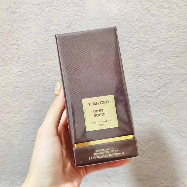 专柜品质 Tf白麝香香水 Ml黑瓶专柜品质香调：木质花香调；气味：玫瑰 藏红花 百里香 茶叶 乳香 铃兰 檀香木 绒面革 琥珀 麝香；属性：女香标签：麝香 皮革