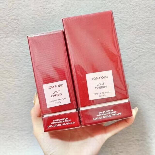 专柜品质50Ml 专柜品质 Ml Tf香水 Ml失落樱桃香水，熟成新鲜的樱桃闪耀着令人垂涎的糖汁，并揉合着馥郁香甜的苦杏仁油，将香氛的量体转化成馥郁的质地，宛如