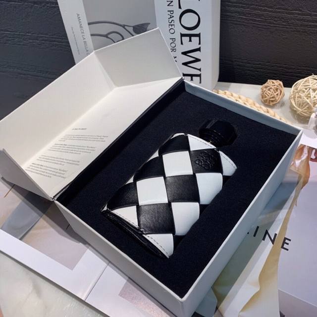 专柜品质 Loewe罗意威 年限量香水 皮革外壳 美丽的西贝莱黎明 Ml 香调：鸢尾草 玫瑰 佛手柑 麝香 香草