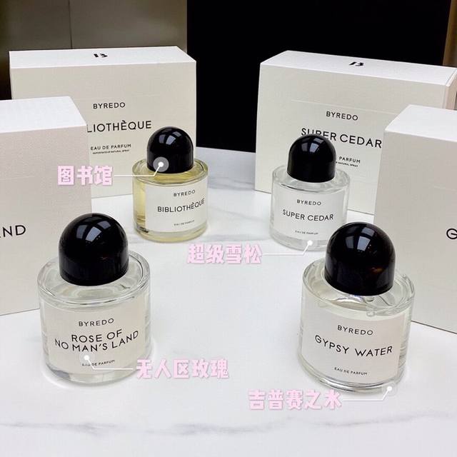 专柜品质 今日新品 百瑞德香水！ Ml 50 Ml味道：超级雪松，无人区玫瑰，吉普赛之水，图书馆 ① 超级雪松是比较少见的以雪松作为基调的一款香水，雪松常常垫底