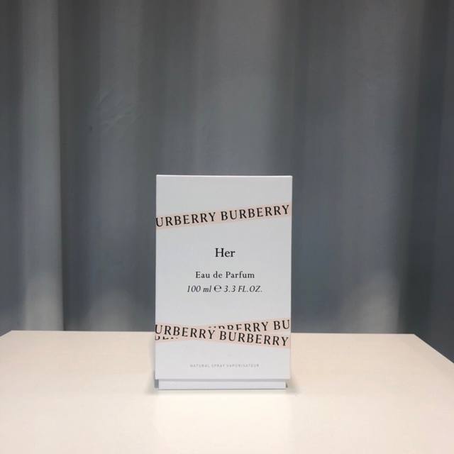 专柜品质 Burberry 花与她 Ml如果你需要一个留香持久的花果美食调香水，Burberry 的Her够了。它的味道有很多形容，有说草莓奶糖、有说话梅奶糖、