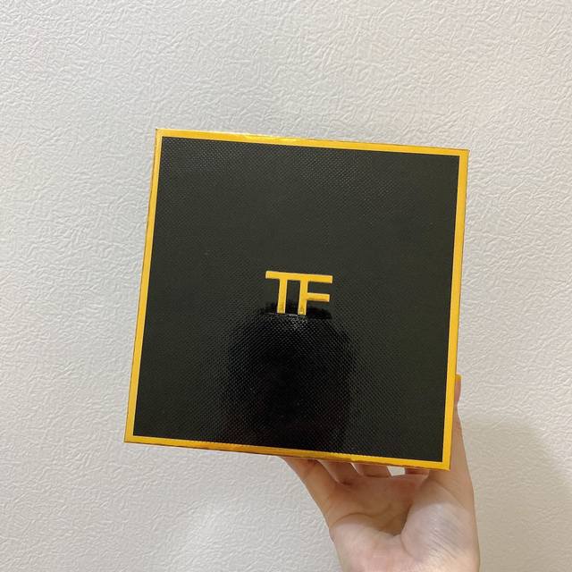 专柜品质 Tf香水小样4件套黑盒 Tf汤姆福特高档礼盒香水四件套，配专柜礼袋，Q版香水，4款超级迷你热门款香味7.5Ml×4个，滴抹式，无喷头，味道分别为:阳光