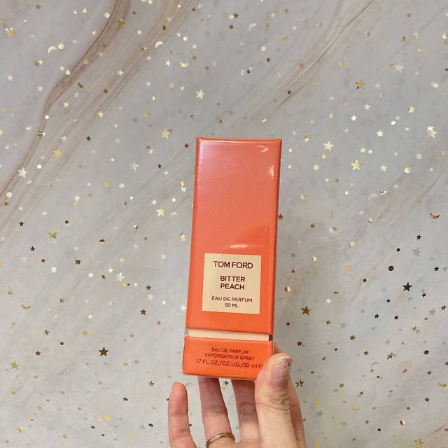 专柜品质 Tf限量苦桃香水50Ml Tf新香苦桃调木质香也太好闻了叭！Bitter Peach香水真的太美了！！是一种中性木调的果香型香水，有那种甜甜的水果香和