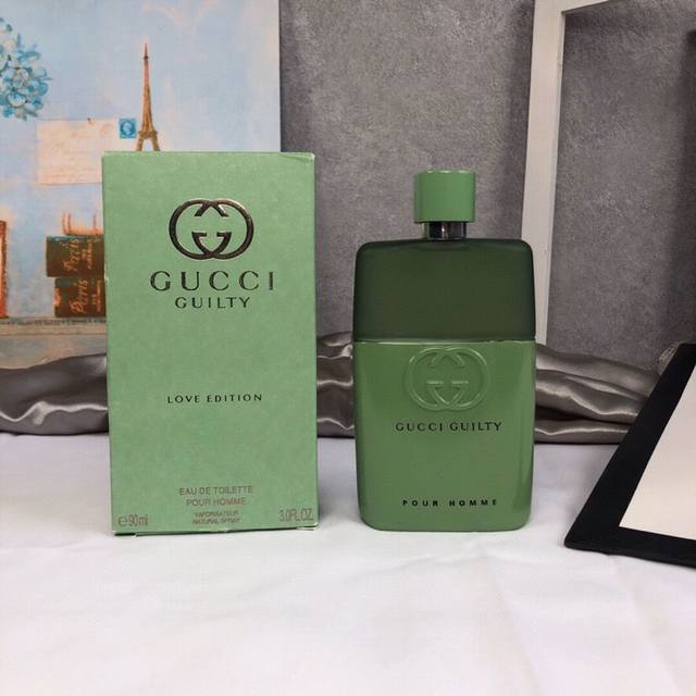 专柜品质 Gucci Guilty Love Edition高颜值情侣对香 哇，Gucci竟然出新香水啦！还是情侣款，粉色和绿色的磨砂瓶身真的是一眼就抓住你的眼