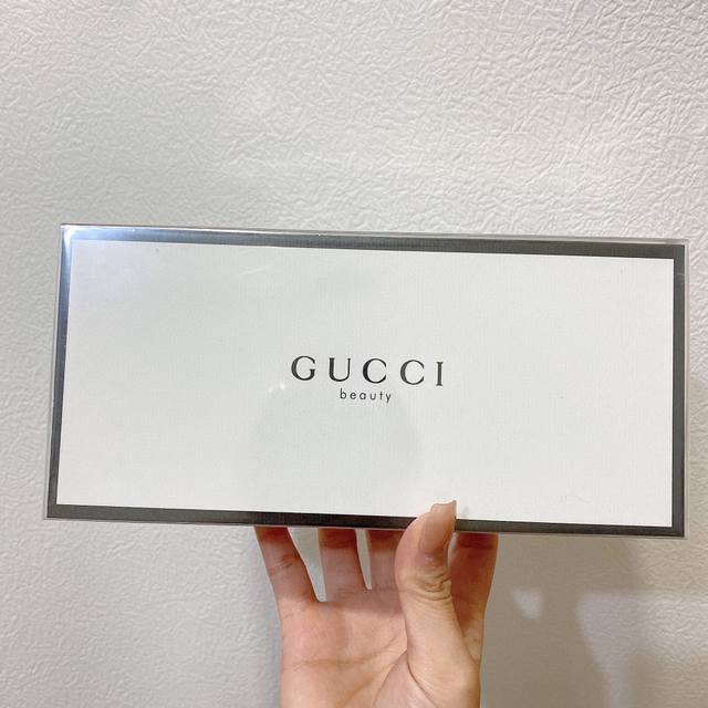专柜品质 古驰花之舞小样4件套 4*5Ml不带喷头，每一盒香水有四瓶不同味道的香水，栀子花淡香水+木兰花淡香水+柑橘园淡香水+紫罗兰淡香水不同味道的香水也是不同