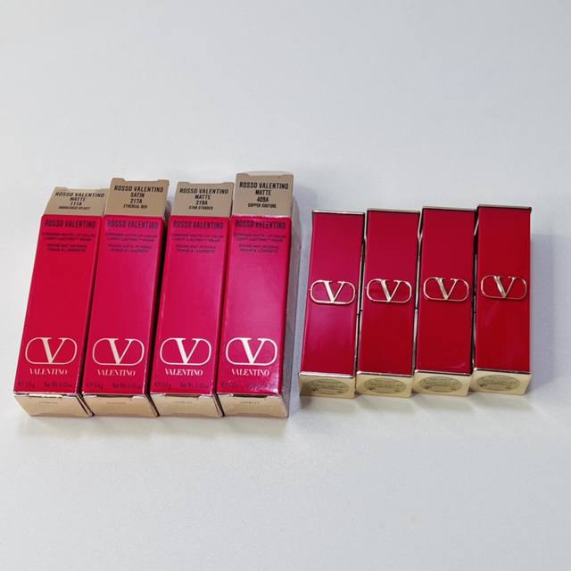 高端品质 华伦天奴大V口红！色号：77A，142A，217A，219A，111A ，409A。