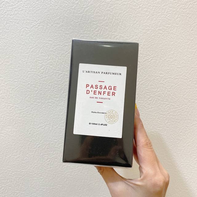 专柜品质 阿蒂仙冥府之路香水 Ml有品位的你一定要买一瓶，这名字一听就很霸气啊不撞香，又是一款收藏级别的香水！它有一段很热门的香评“生前与你不相往来各走独木桥，