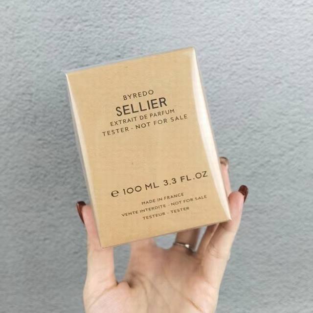 专柜品质 百瑞德香水 Ml夜面纱 专柜品质新款简装百瑞德夜面纱香水 Mlsellier！前调：克什米尔木，中调：皮革 烟草，后调：橡木苔，属性：中性香！标签：克