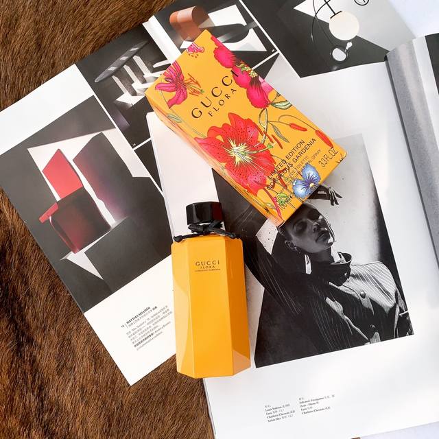 专柜品质 古驰 繁花之水 Gucci Bloom 花之舞 限量黄瓶香水 100Ml 香调：花香调 前调：白松香 醋栗叶 中调：晚香玉 茉莉 忍冬 后调：麝香 檀