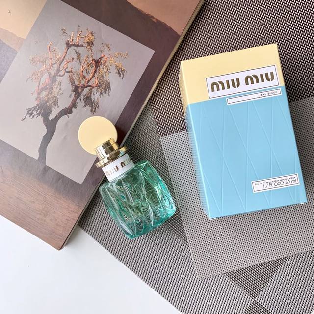 专柜品质 Miumiu 缪缪滢蓝女士香氛法国香水浓香女花香调蓝色之水50Ml Ml Edp 蓝色花园 一支比较讨喜的花香果香调，好闻又不过分！铃兰为主调，另添加