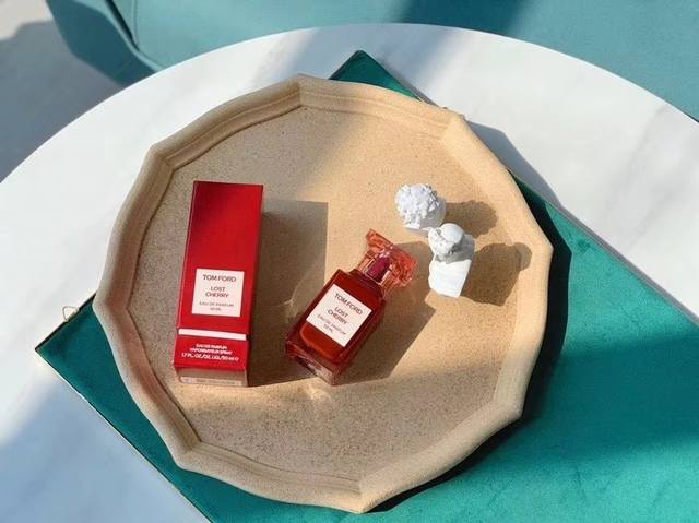 专柜品质 Tf限版量樱桃香水Lost Cherry 50Mltom Ford的水香一向以“为情调而生”出名，这一款完做全到了极。致前调是樱酸桃、酒和苦杏仁仿，佛