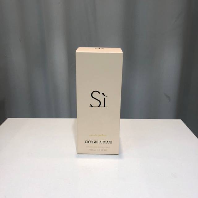 专柜品质 阿玛尼经典Si挚爱 Ml 凯特布兰切特代言Si不是没有道理的 优雅，坚韧，独立，阿玛尼想要通过香水传递的理念 被她毫无保留地展现出来 香调：花香苷苔调