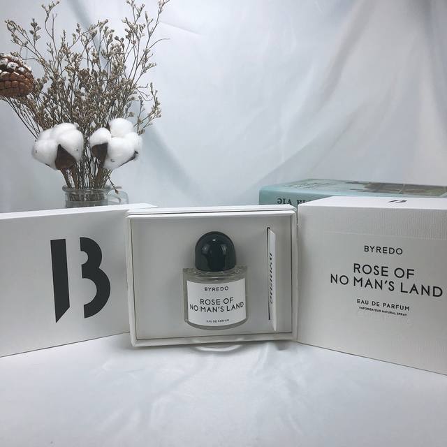 专柜品质 百瑞德Byredo 无人区玫瑰50Ml~单纯说香，无人区玫瑰是一种整整被玫瑰汁子包裹的香水，从前调单刀直入的玫瑰和胡椒来看，就能感觉到它的醇粹和直率，